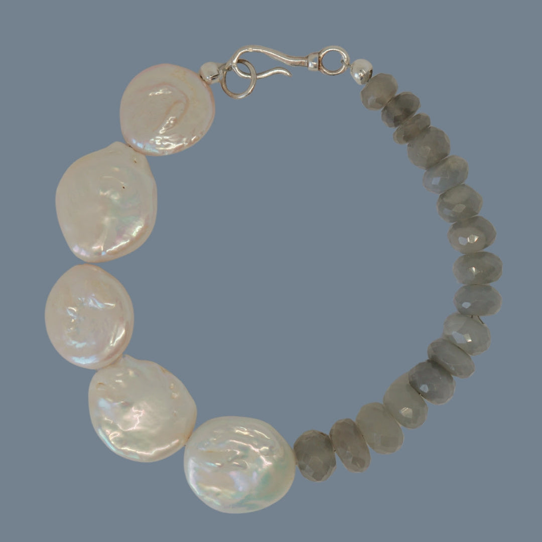 Kōri – Pearl & Grey Moonstone Bracelet