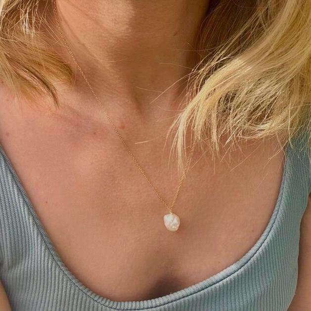 Dainty drop pearl necklace