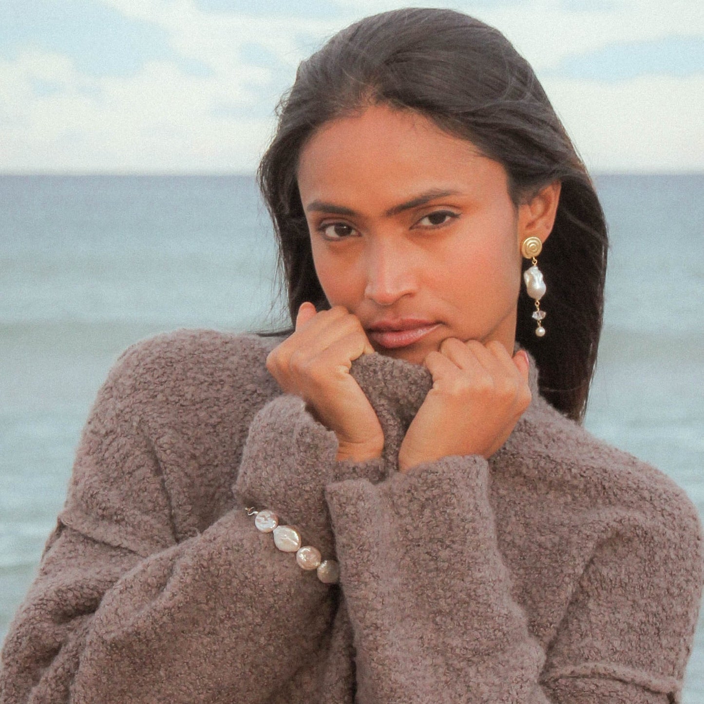 Kōri – Pearl & Grey Moonstone Bracelet